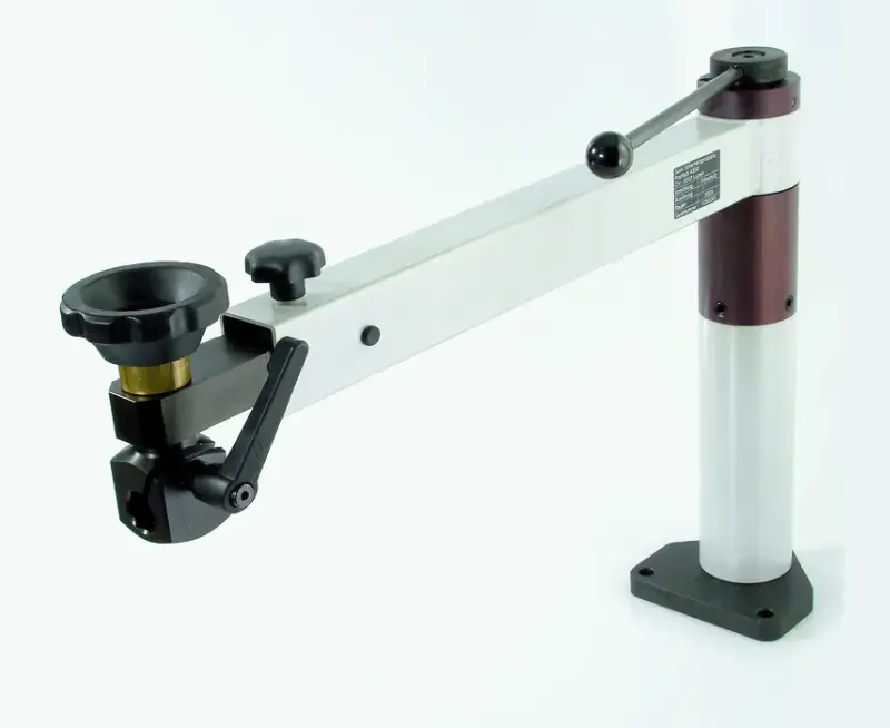 Schwenkvorrichtung Fuss a = 80 mm: Verstellbarer Tragarme für sicheren Halt von Geräten, ideal für Arbeitsschutz im Labor.