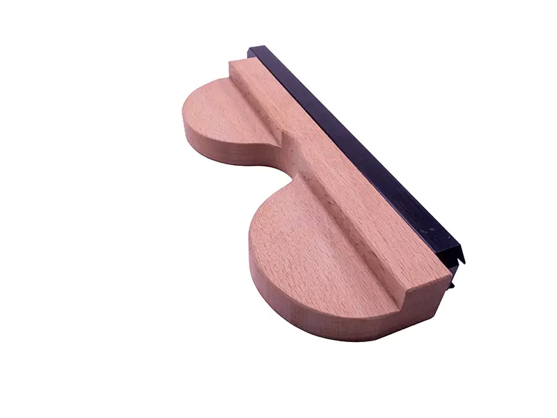 Der Druckschuh mit doppelter Auflage (559) aus Holz, abgerundeten Enden und schwarzem Anschlag, ideal für Arbeitsschutz.