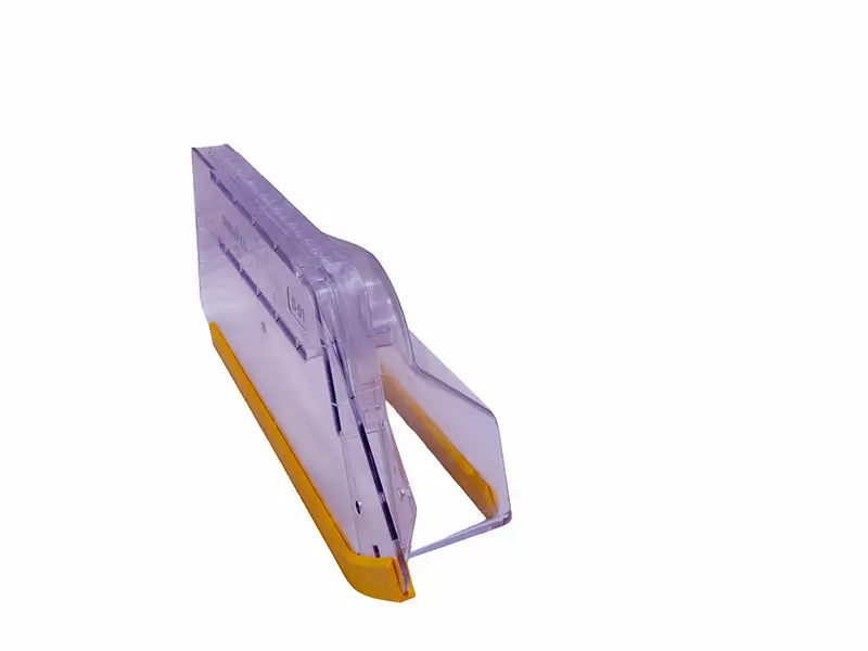 Die breite Schutz- und Absaughaube S 91 mit Schienen und Sichtfenster, transparent violett mit gelbem Sockel, vor weissem Hintergrund.