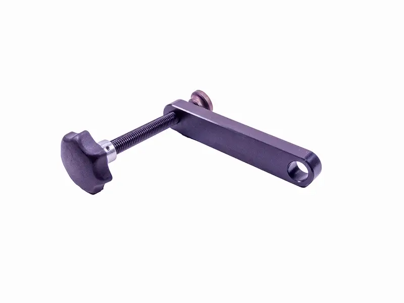 Klemmvorrichtung mit Ausladung 120 mm, Metallklemme mit schwarzem Verstellknopf und flachem Griff, weiß hinterlegt.