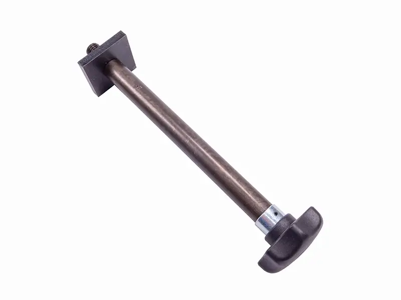 Bolzen mit Sterngriff und schwarzer 40 x 40 mm Klemmplatte, ideal für Werkstückfixierung, auf weissem Hintergrund.