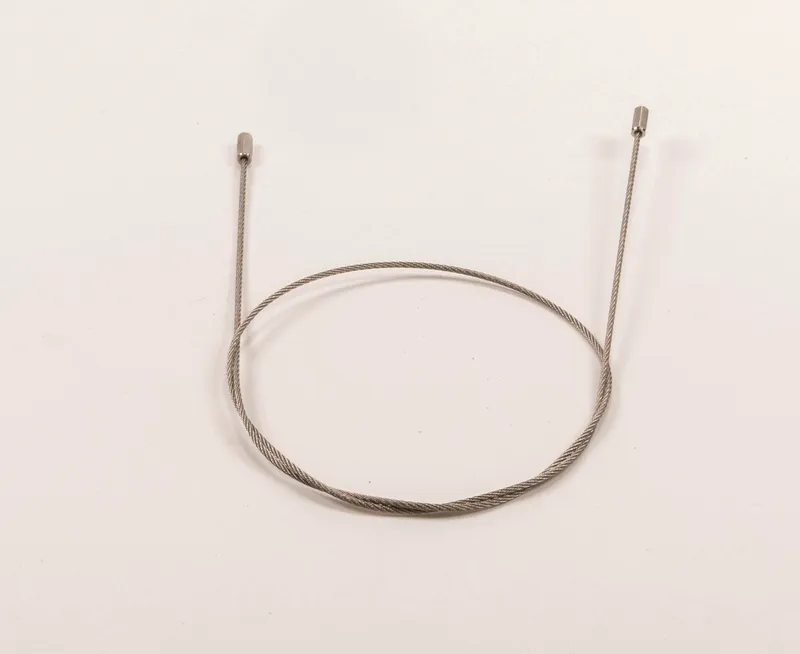Drahtseil zur Gewichtsentlastung, 400 mm lang, mit zylindrischen Endkappen, Schutzeinrichtung auf weissem Hintergrund.
