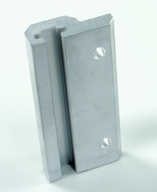 T-Nut-Profilschiene 122x55 mm (8937), mit zwei Bohrungen und Mutter, ideal für Schutzeinrichtungen oder Holzbearbeitung.