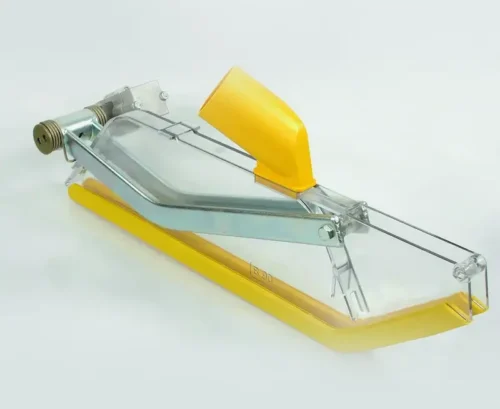 Schutzhaube B 90 mit Höhenbegrenzung und Absaugstutzen, gelber Handgriff, Schutzschild, Werkzeugsicherung für Schneidarbeiten.