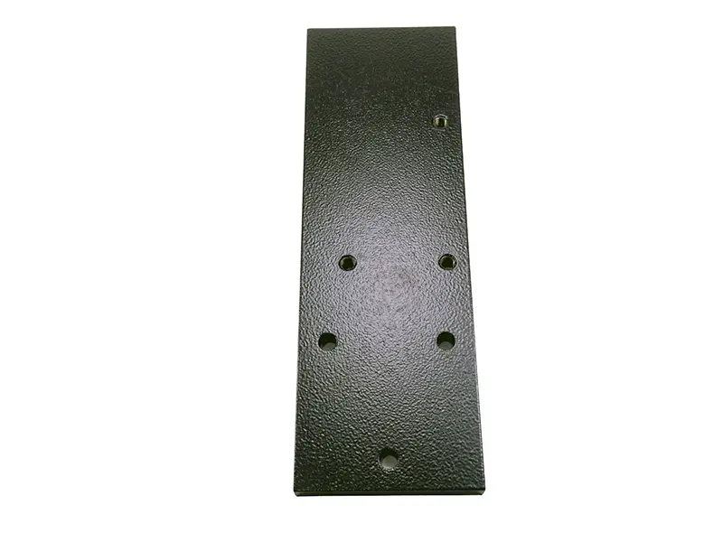Schwarze, rechteckige Anschlussplatte für Suvamatic 1714, strukturierte Metalloberfläche, sieben Bohrungen, weiß hinterlegt.