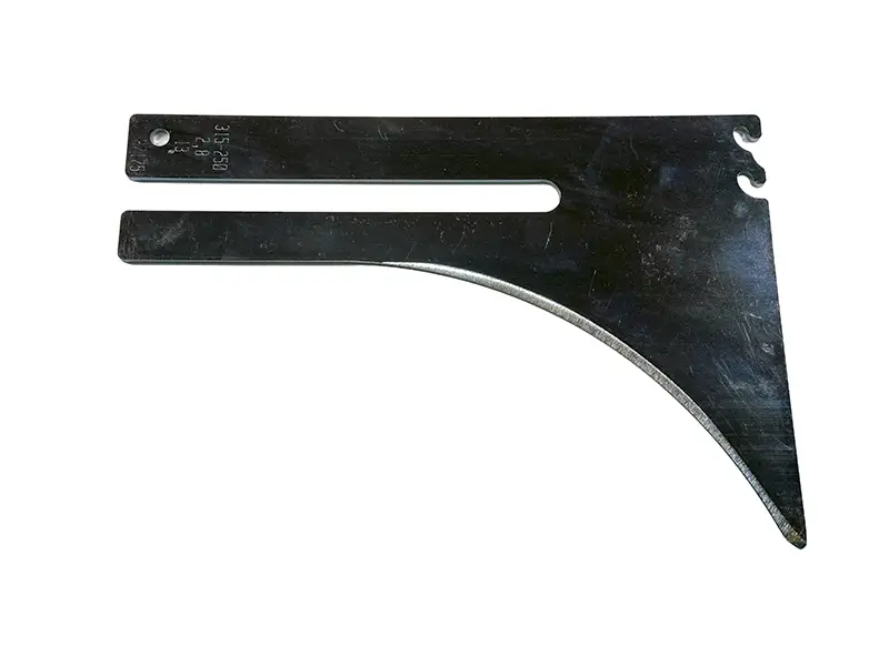 Spaltkeil 2,8/ø250–315, Schlitz 13, gerade (27175), schwarzes Metallwerkzeug für Kreissäge-Schutz, ø250–315 mm, auf Weiß.
