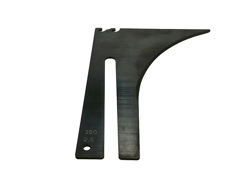 Schwarzer Spaltkeil 2,5/ø250–315 mit schrägem Schlitz und zwei Aussparungen, Gravur 350, Arbeitsschutz – Holzbearbeitung.