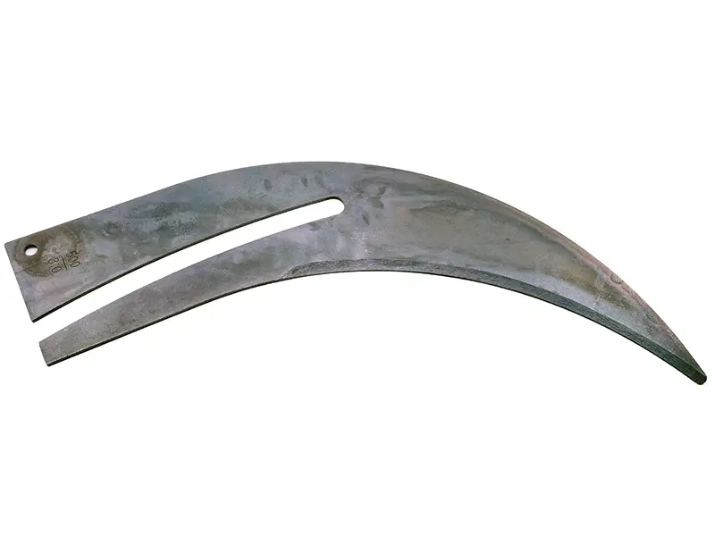 Spaltkeil 500 mm, Dicke 3,0 mm, aus Metall mit sichelförmiger Schneide und Befestigungsbohrung – ideal für den Arbeitsschutz.