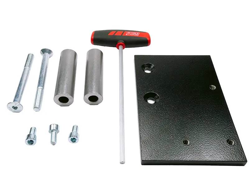 Suvamatic-Set 45911: Montagesatz mit Schrauben, Distanzhülsen, Metallplatte und T-Griff-Inbusschlüssel für Maschinenschutz.